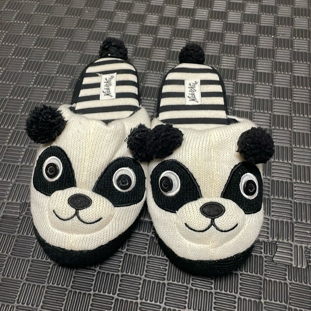 Nick &Nora panda bear slippers size  S/M 5-7